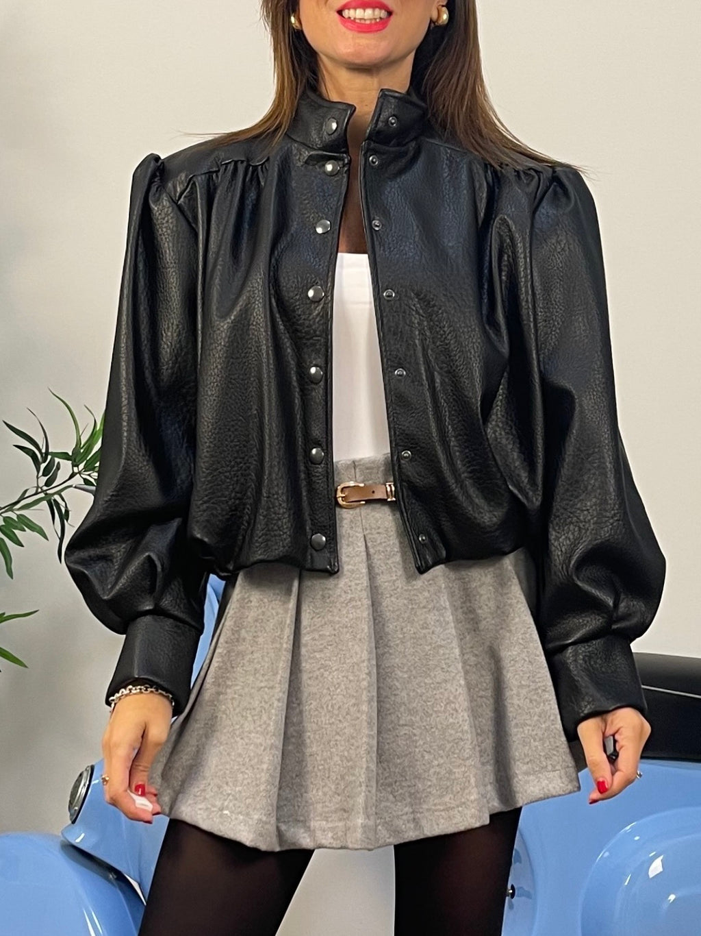 Giubbotto Cropped in similpelle nero con maniche a palloncino