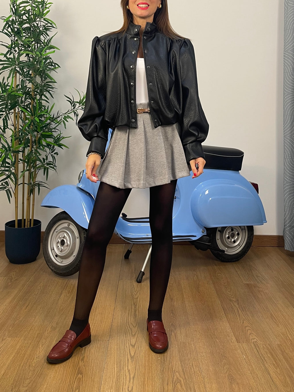 Giubbotto Cropped in similpelle nero con maniche a palloncino