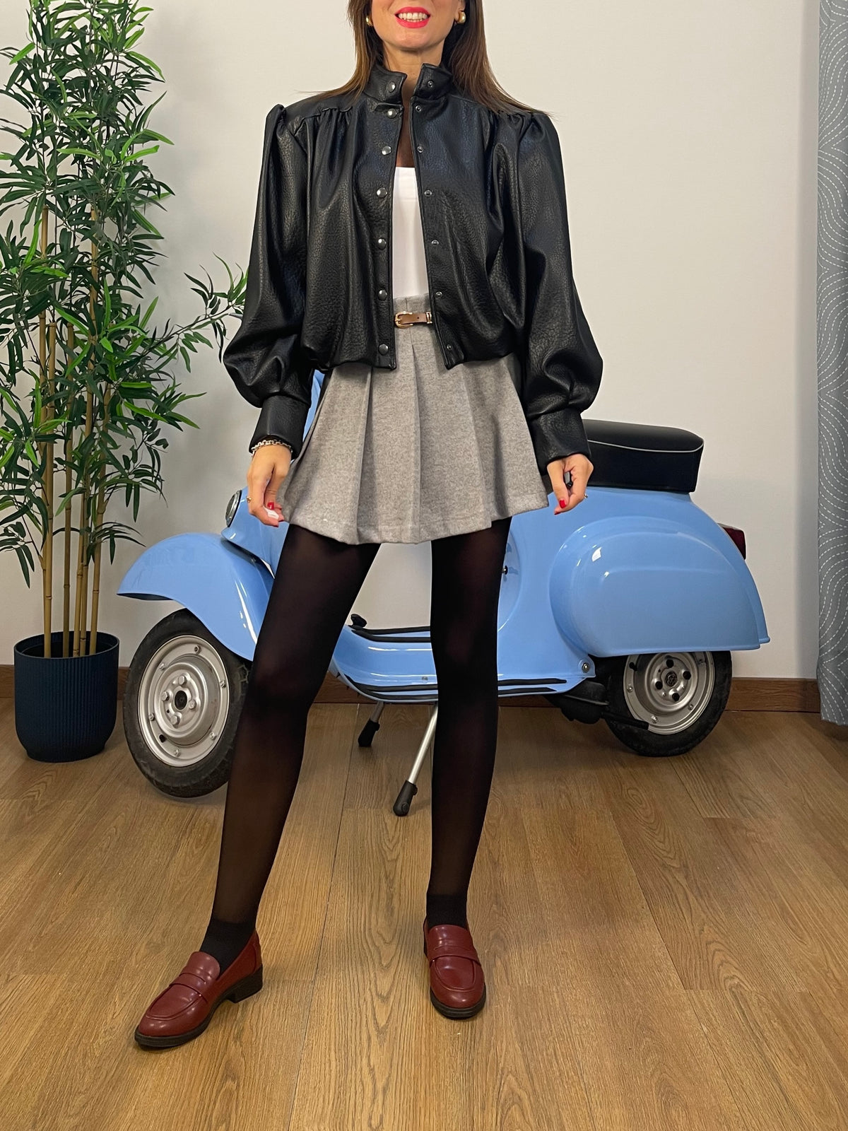 Giubbotto Cropped in similpelle nero con maniche a palloncino
