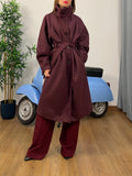 Cappotto Lungo in Panno Prugna con Collo Alto e Cintura
