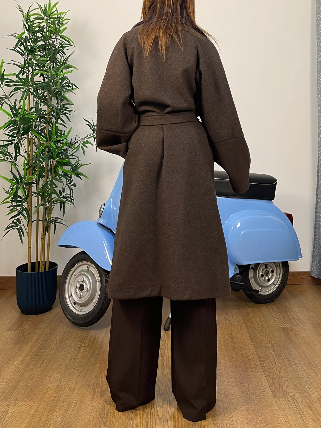 Cappotto Lungo in Panno Prugna con Collo Alto e Cintura